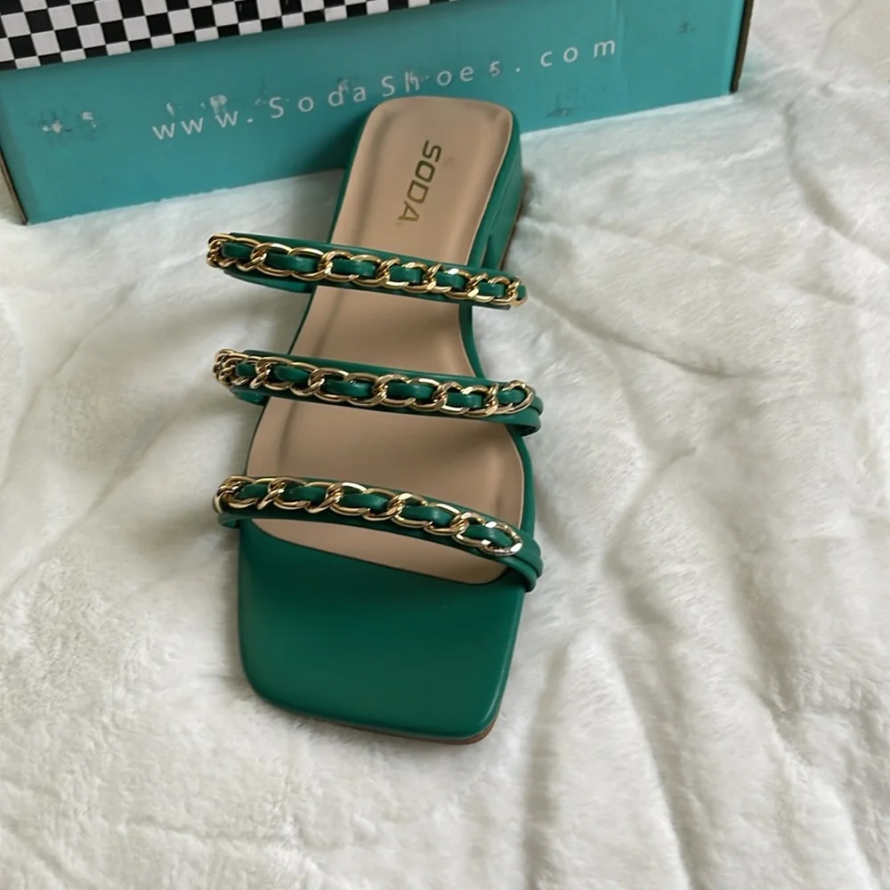 Women’s new green and gold sandals size 8 - Picture 2 of 6